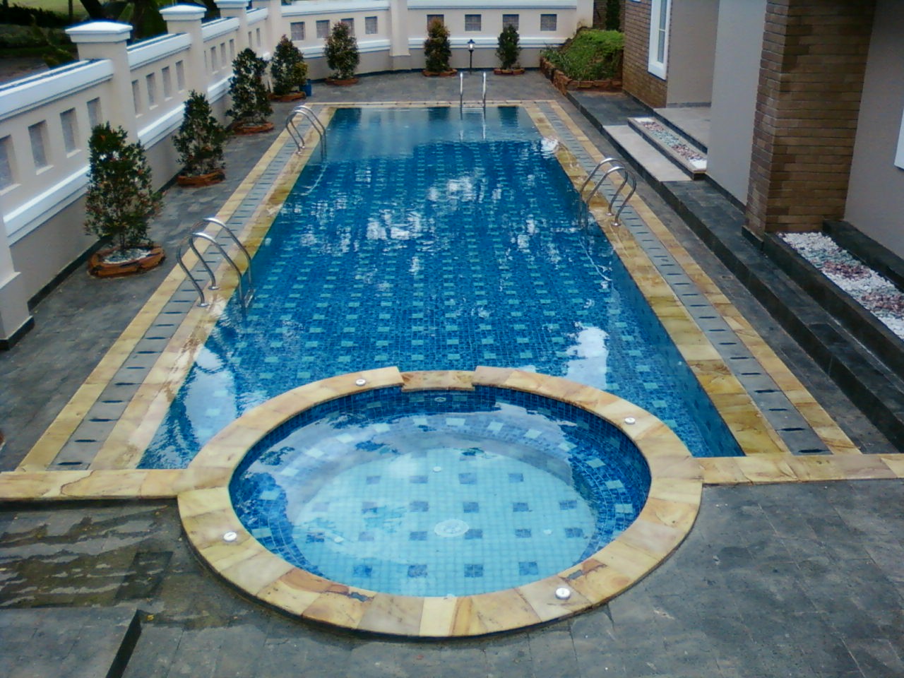 Tips Memilih Kontraktor Kolam Renang dengan Tepat